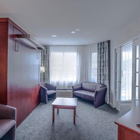 Quality Suites Sainte-Anne-de-Beaupre Bagian luar foto