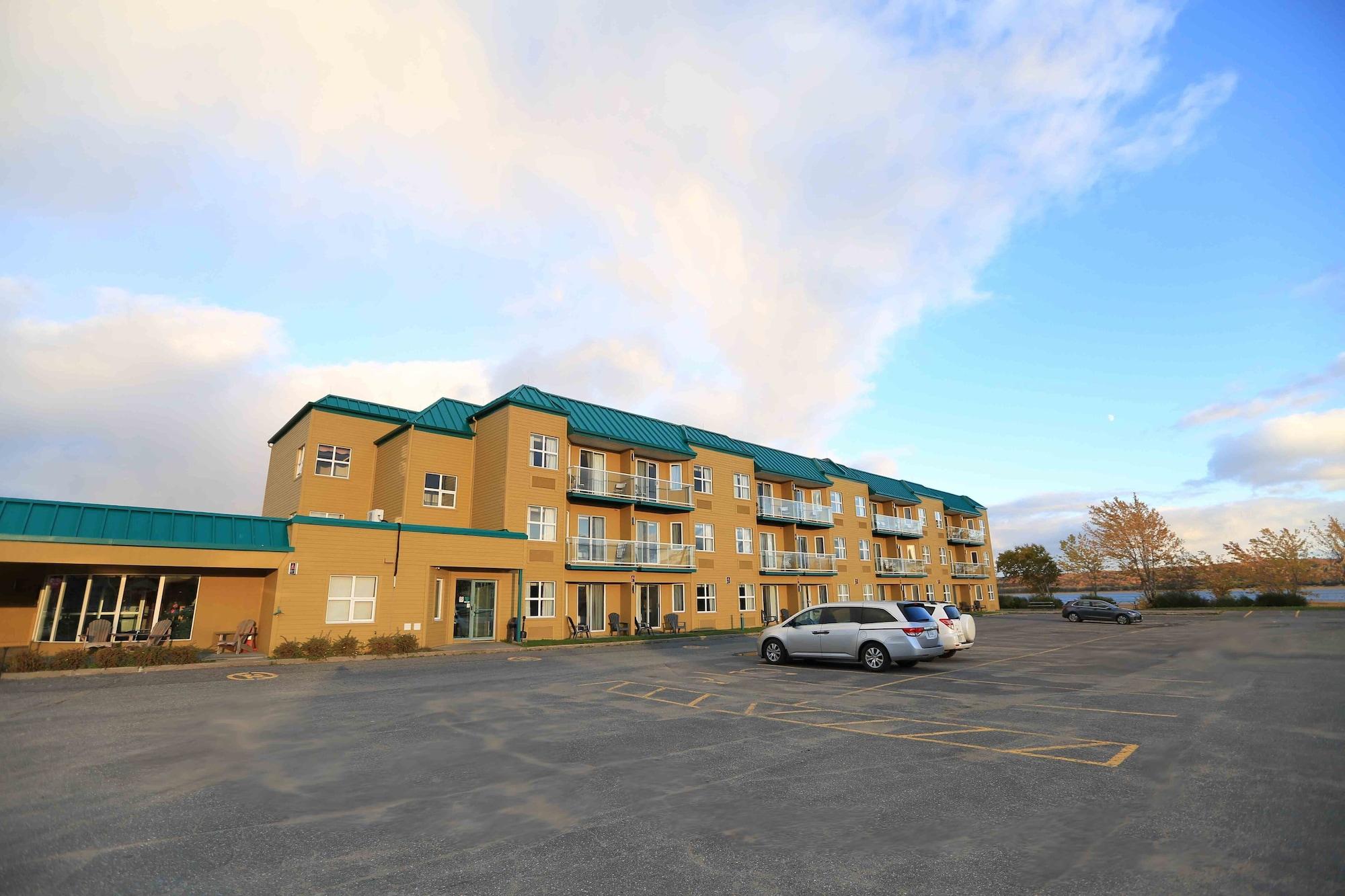 Quality Suites Sainte-Anne-de-Beaupre Bagian luar foto