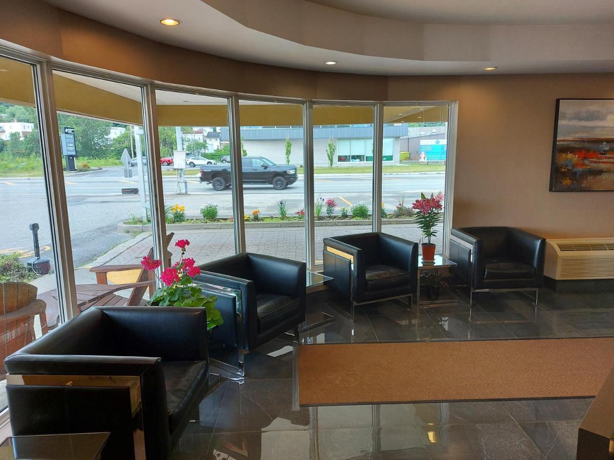 Quality Suites Sainte-Anne-de-Beaupre Bagian luar foto