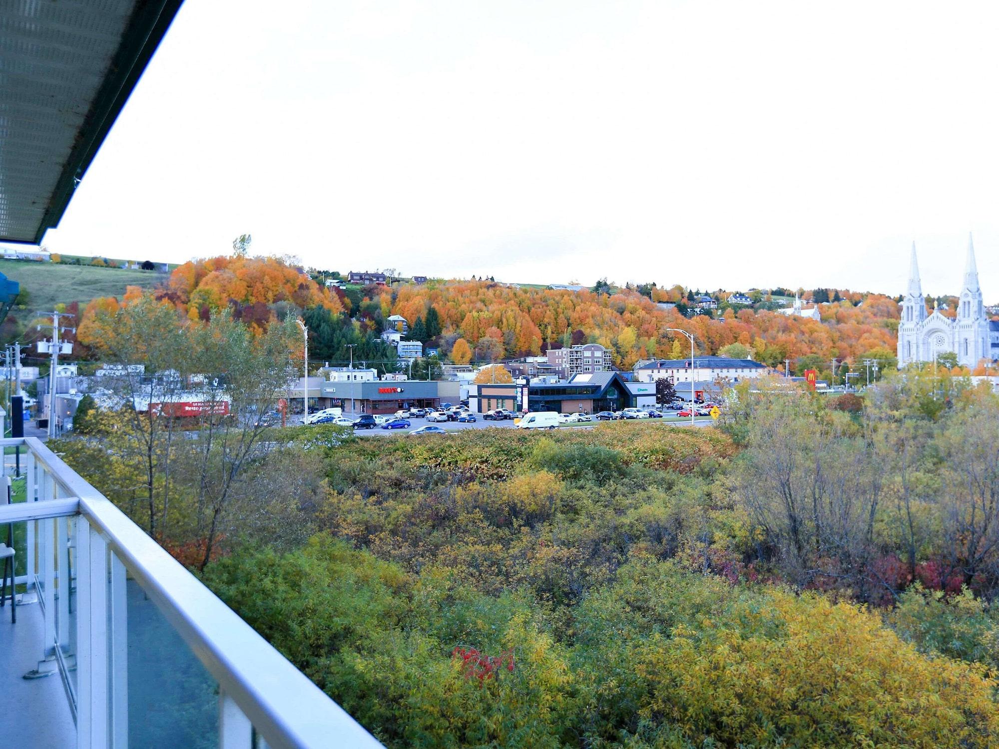 Quality Suites Sainte-Anne-de-Beaupre Bagian luar foto