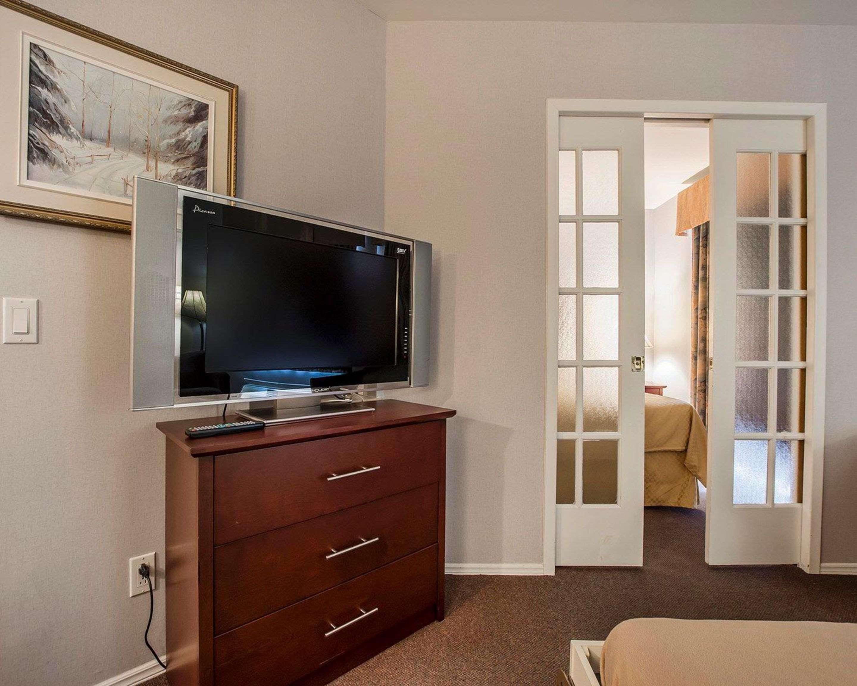 Quality Suites Sainte-Anne-de-Beaupre Bagian luar foto