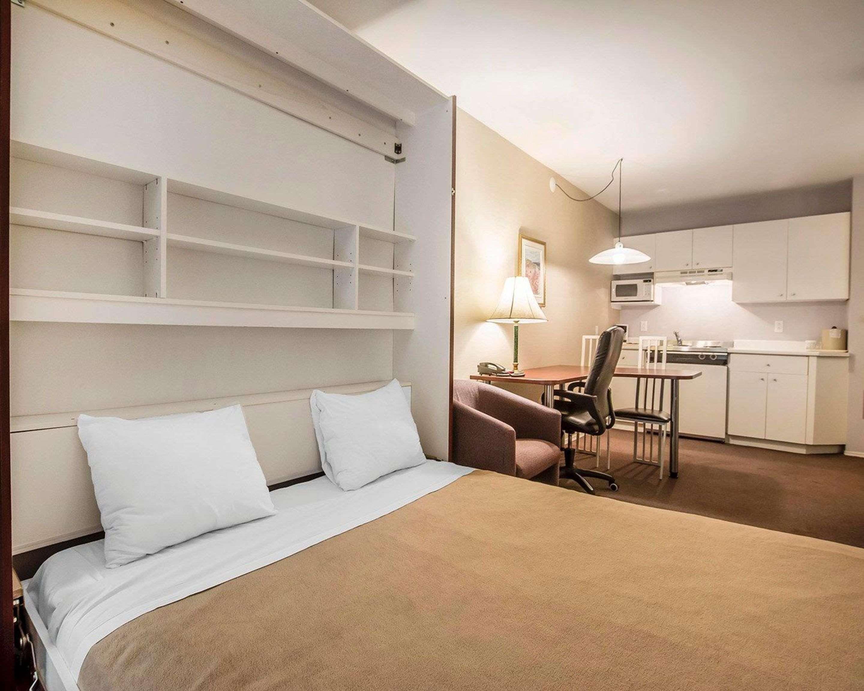 Quality Suites Sainte-Anne-de-Beaupre Bagian luar foto