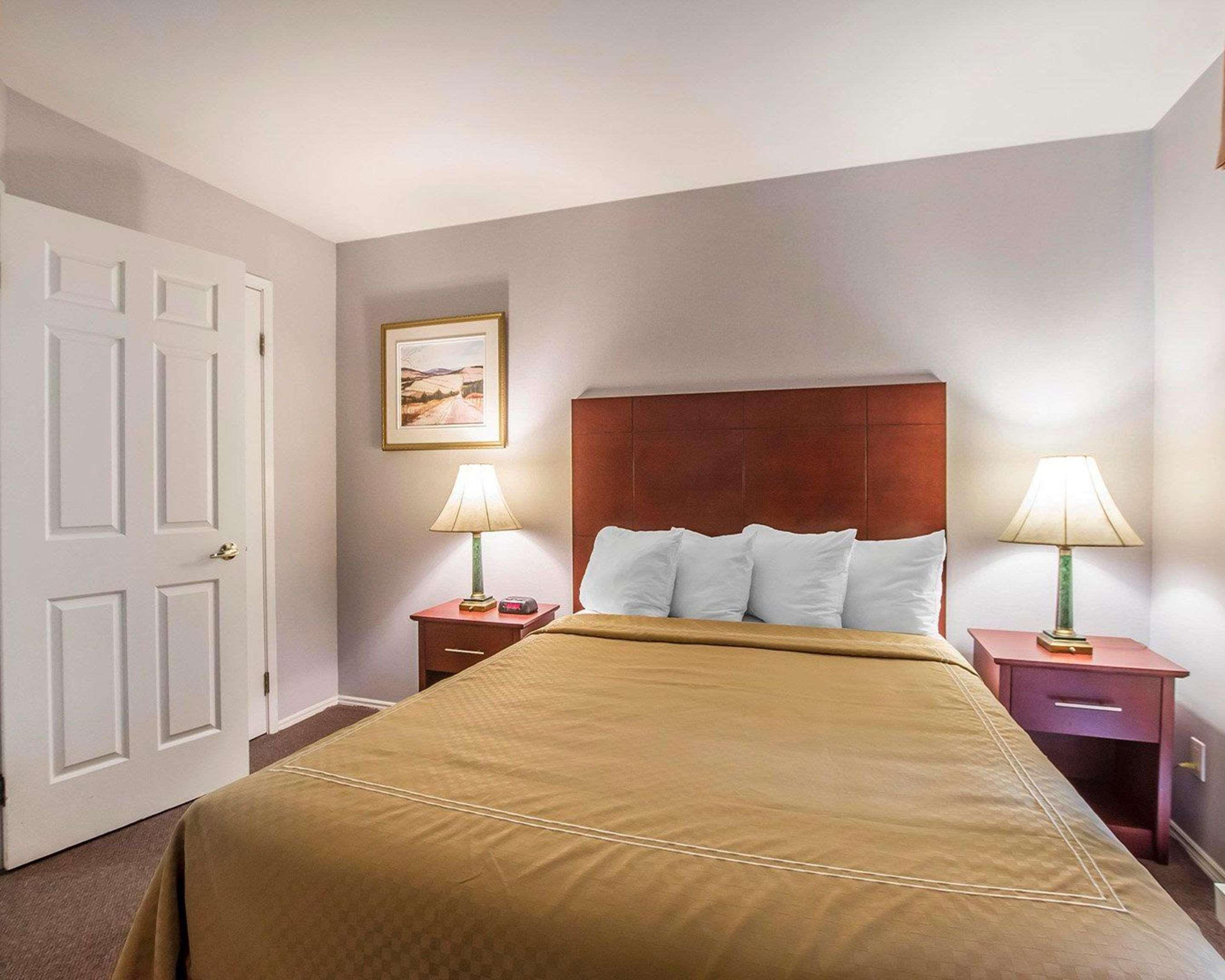 Quality Suites Sainte-Anne-de-Beaupre Bagian luar foto