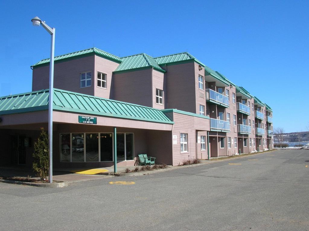 Quality Suites Sainte-Anne-de-Beaupre Bagian luar foto